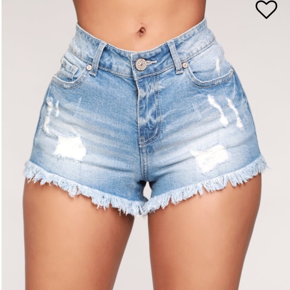 🦋FASHION NOVA SUNDARA DENIM SHORTS🦋